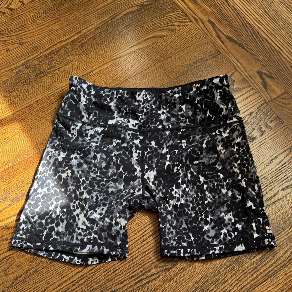 Sweaty Betty Black and Gray Patterned Women Shorts